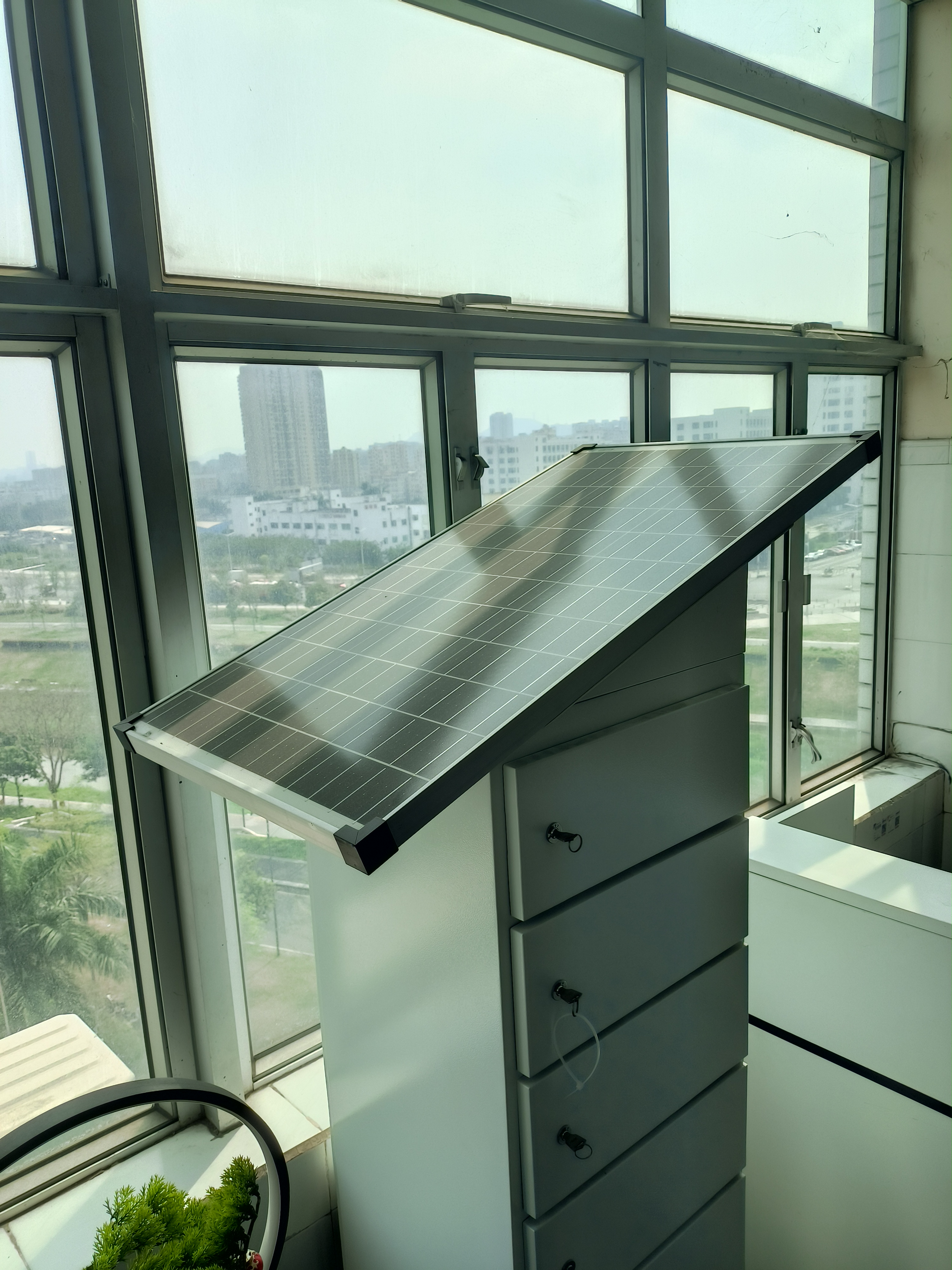 户外太阳能手机充电柜智显通