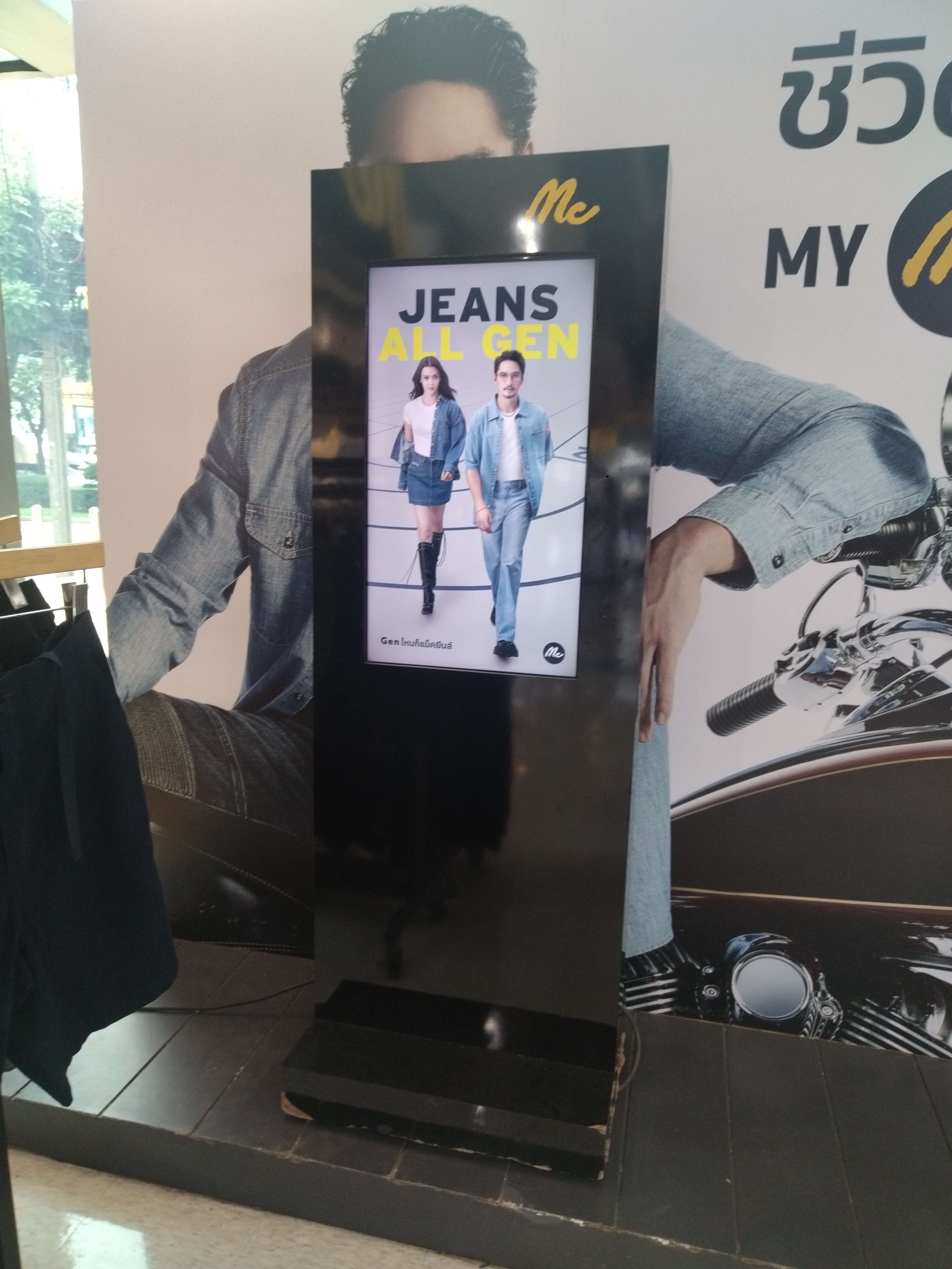 服装店32寸高清广告机