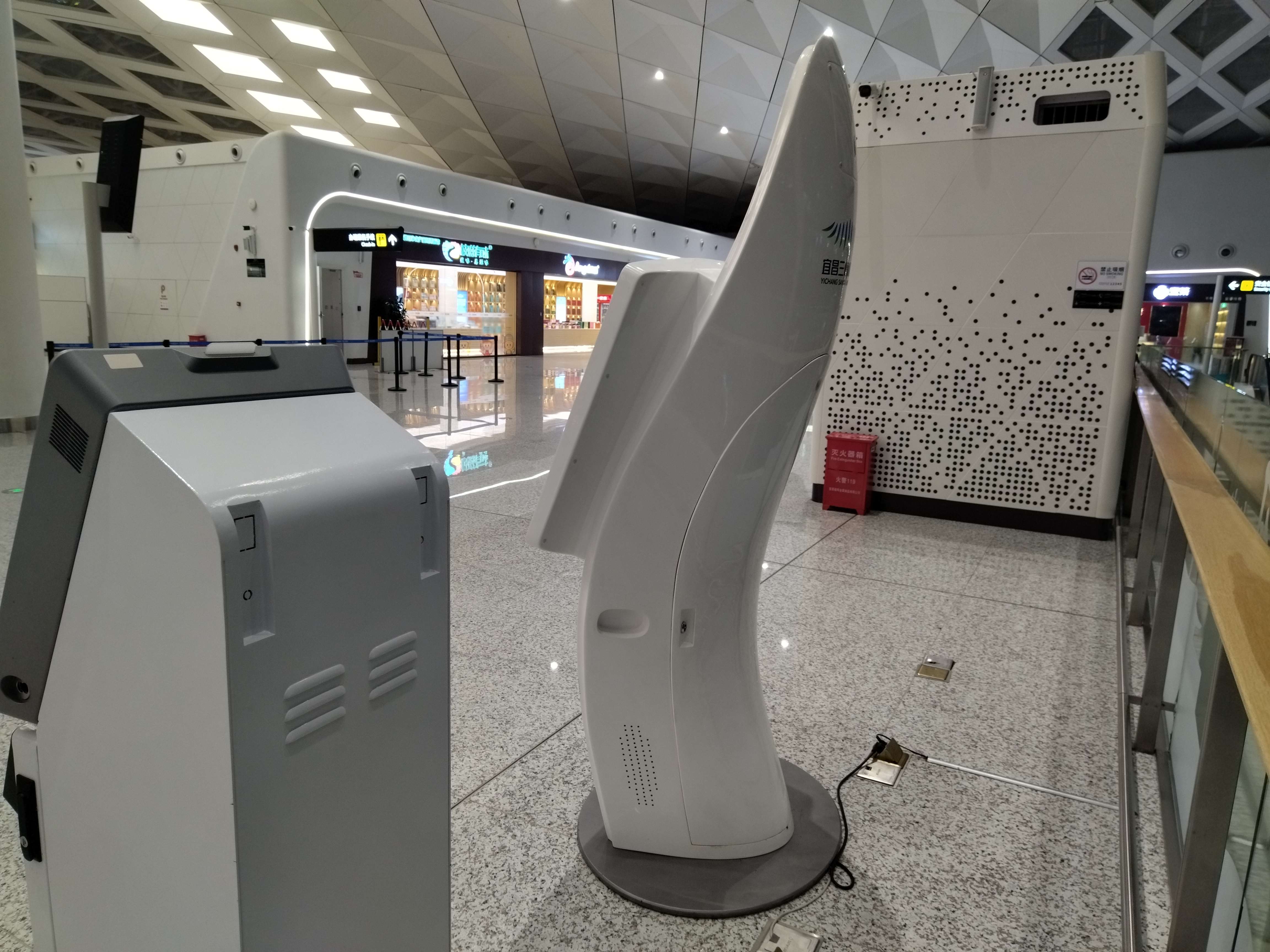 机场55寸登机牌自助查询一体机