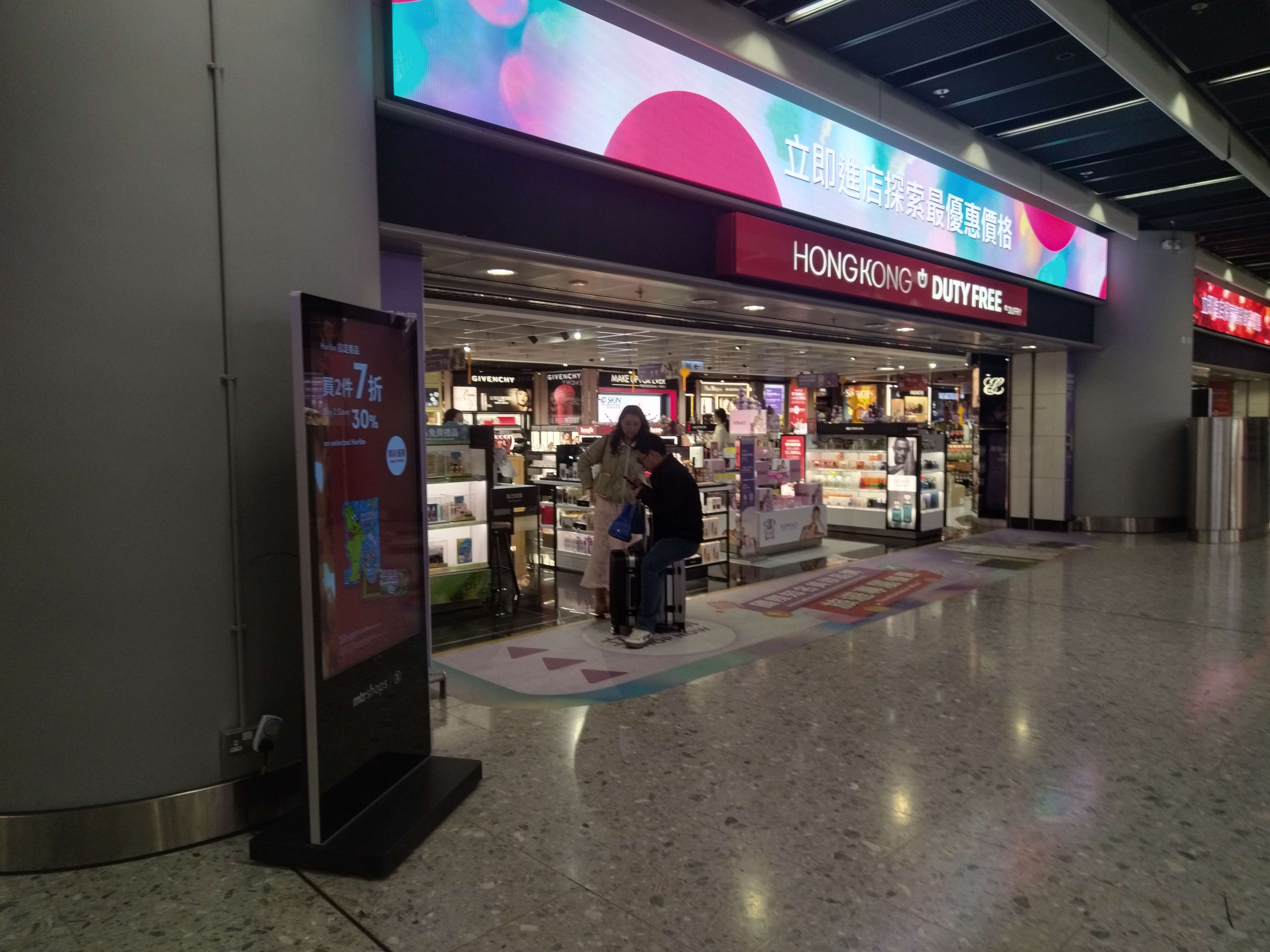 香港高铁站免税店55寸广告机