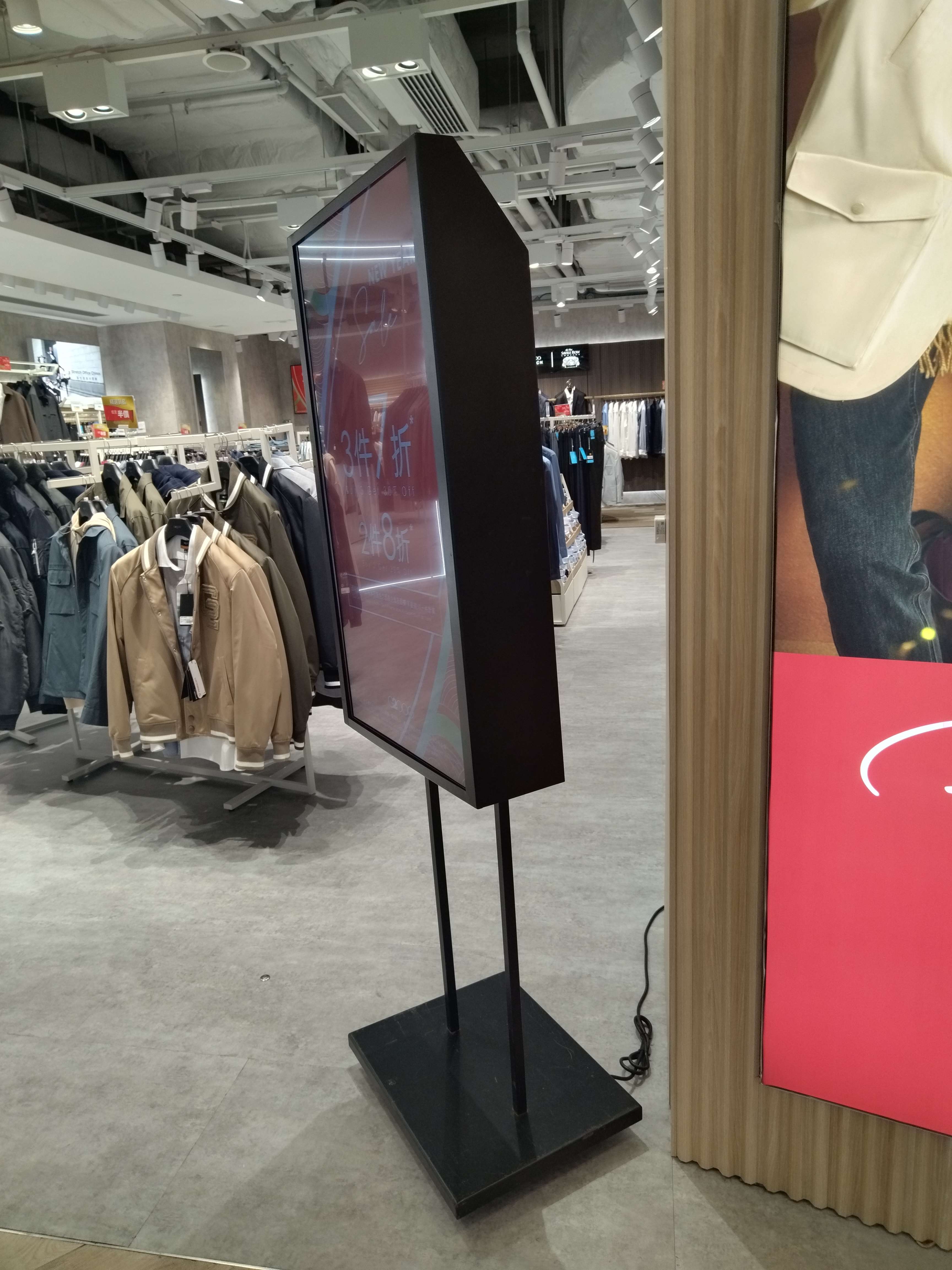 43寸橱窗展示屏