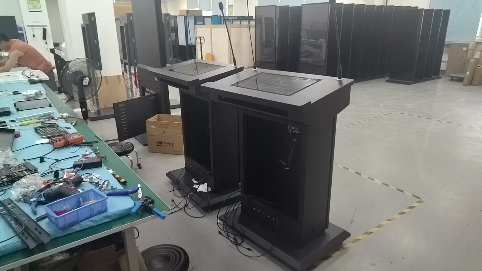 双屏演讲台